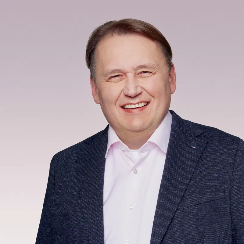 Dr. Arndt-René Kelter — Senior Scientific Director